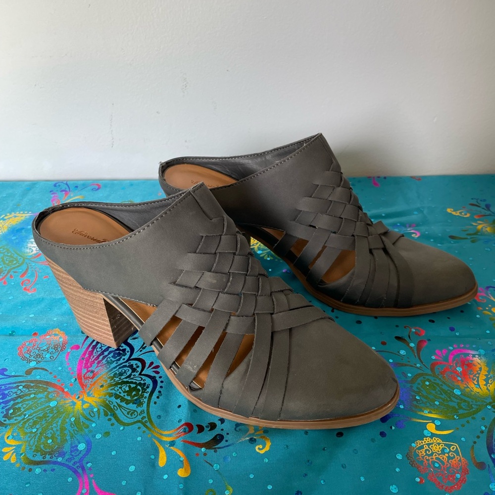 Universal Thread Weaved Slip-On Shoes, Size 8.5